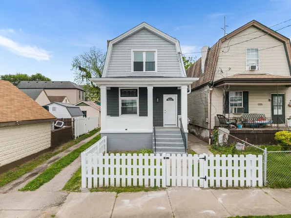 607 Main St, Dayton, KY 41074