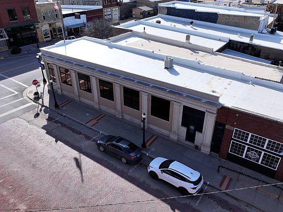 3rd image of 126 N Douglas Ave