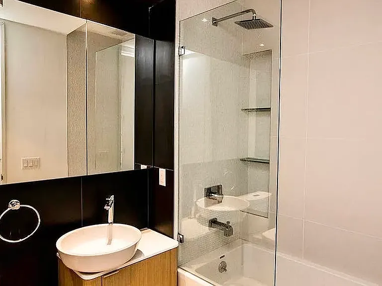 74 Maujer St #3B — Photo 7