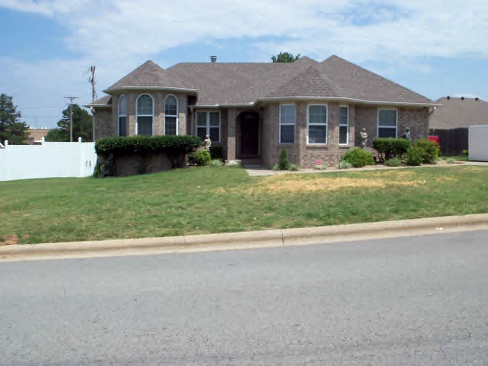 1st image of 1526 Yorktown Dr