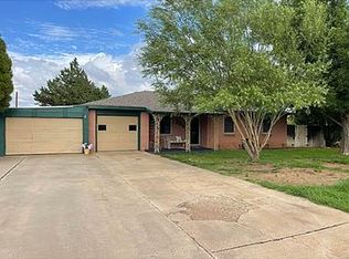 206 N 3rd St, Vega, TX 79092