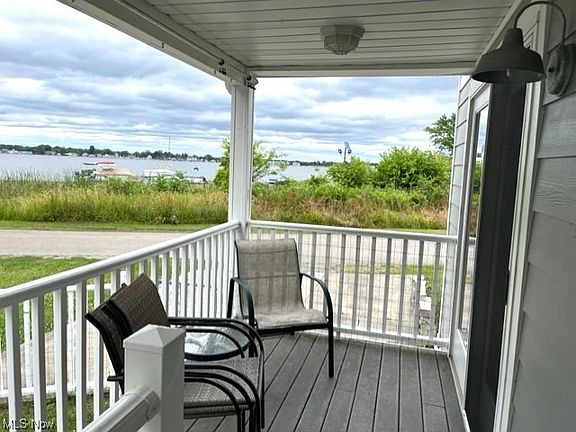 2nd image of 5371 Lake Shore Dr NE