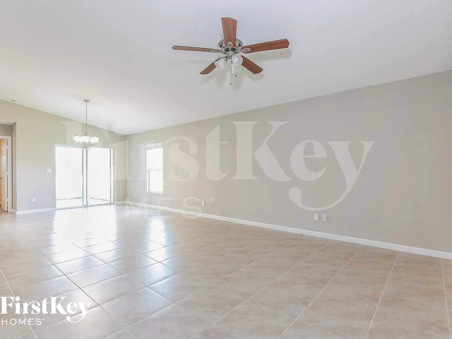 4 bed, 2.0 bath, 1833 sqft, $2,745 — Photo 3