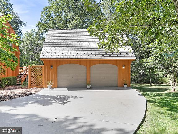 2nd image of 16416 Lakewood Dr