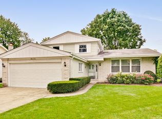 903 N Quince Ln, Mount Prospect, IL
