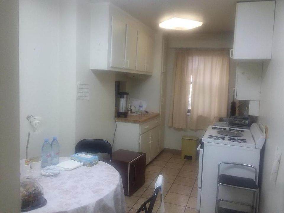 2nd image of 413 Grand St APT 606