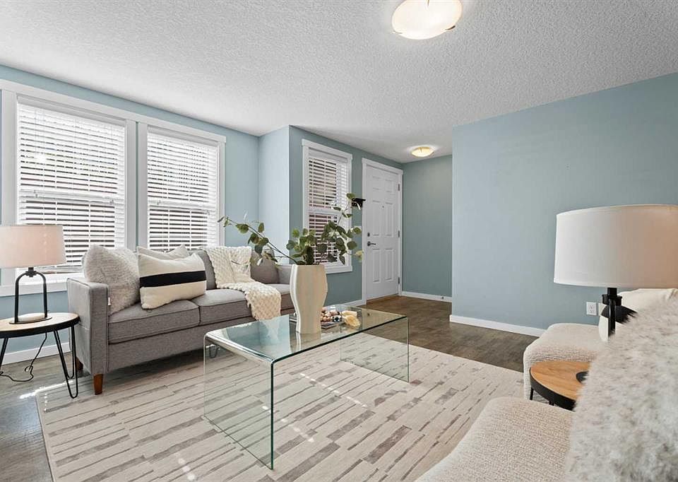 1st image of 516 W Auburn Bay Cir SE
