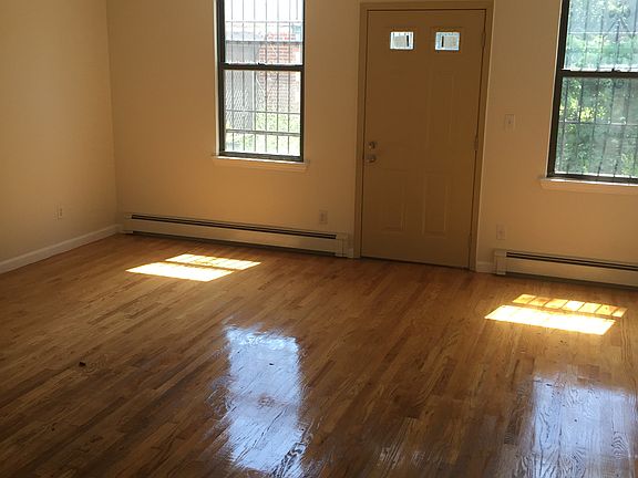 4th image of 13617 Farmers Blvd