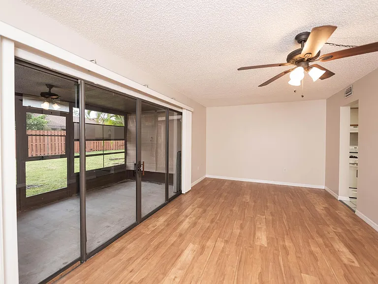 47 Bogart Pl — Photo 11