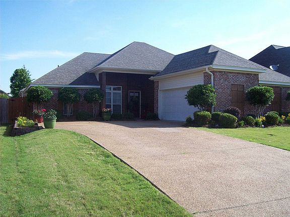 2nd image of 553 Lincolns Dr