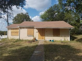906 Bonham St, Grand Prairie, TX 75050