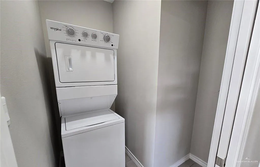 3 bed, 2.0 bath, 1065 sqft, $1,350 — Photo 3