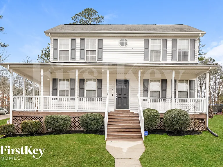 809 Hounds Chase Dr — Photo 1