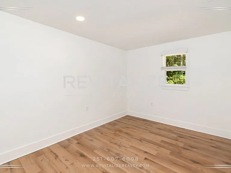 2365 Sybel Dr — Photo 17