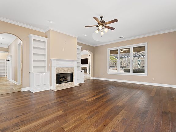 4th image of 25 Riversedge Cv N