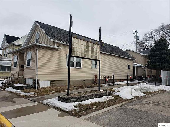 3rd image of 215 2nd Ave Ne Ave