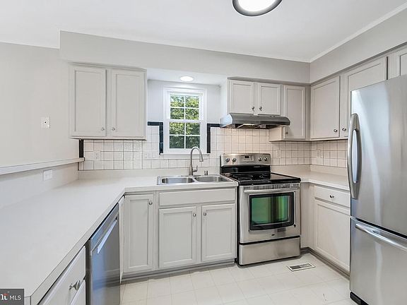 5th image of 217 Frazer Dr