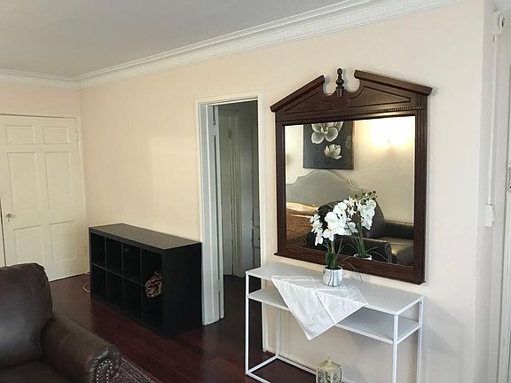 4th image of 215 N La Peer Dr APT 9