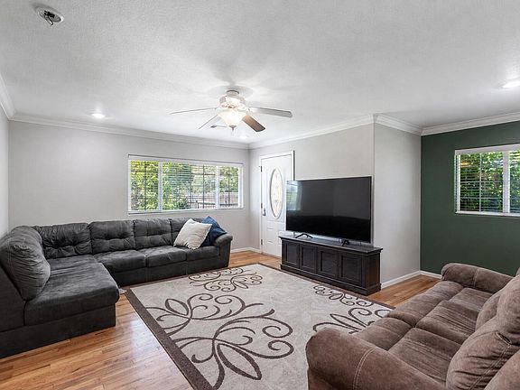 3rd image of 3372 Riverside Dr
