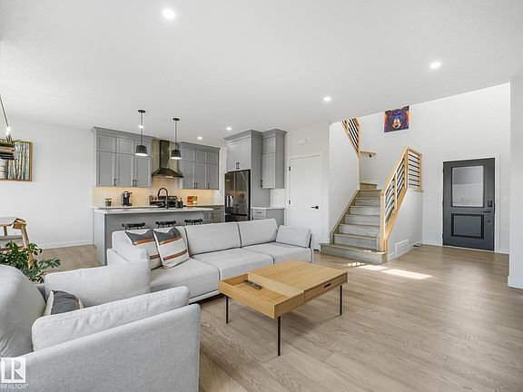 5th image of 34 Edgefield Way