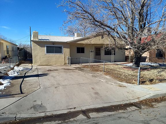 2nd image of 213 Glorieta St NE