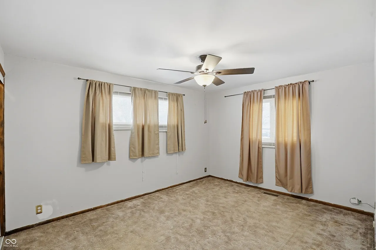 3 bed, 1025 sqft, $1,400 — Photo 2
