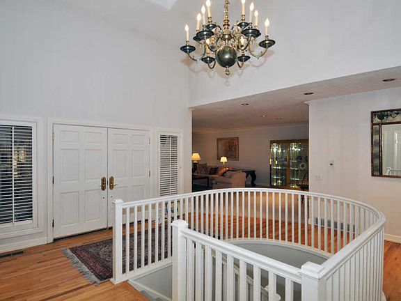 5th image of 833 N Grandridge Dr E