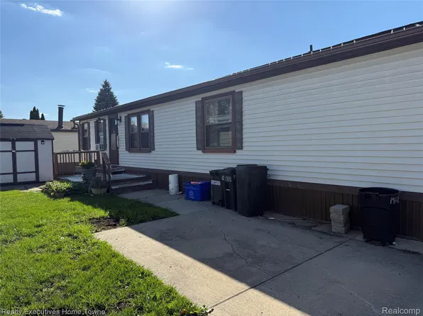 14674 Grenwich Ct, Shelby Township, MI 48315