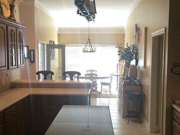 5th image of 627 Warwick Oaks Ln E