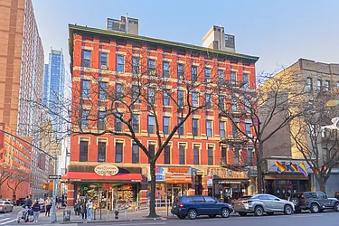 595 Tenth Avenue in Hell&#39;s Kitchen