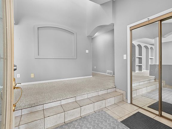 2nd image of 4203 Ramsay Cres NW