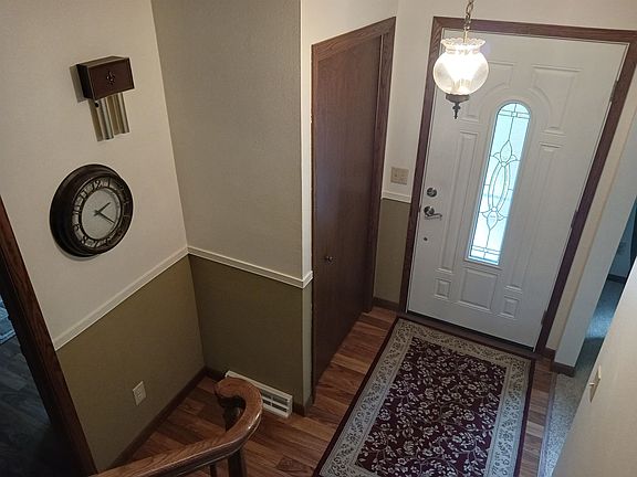 3rd image of 419 Badger Dr