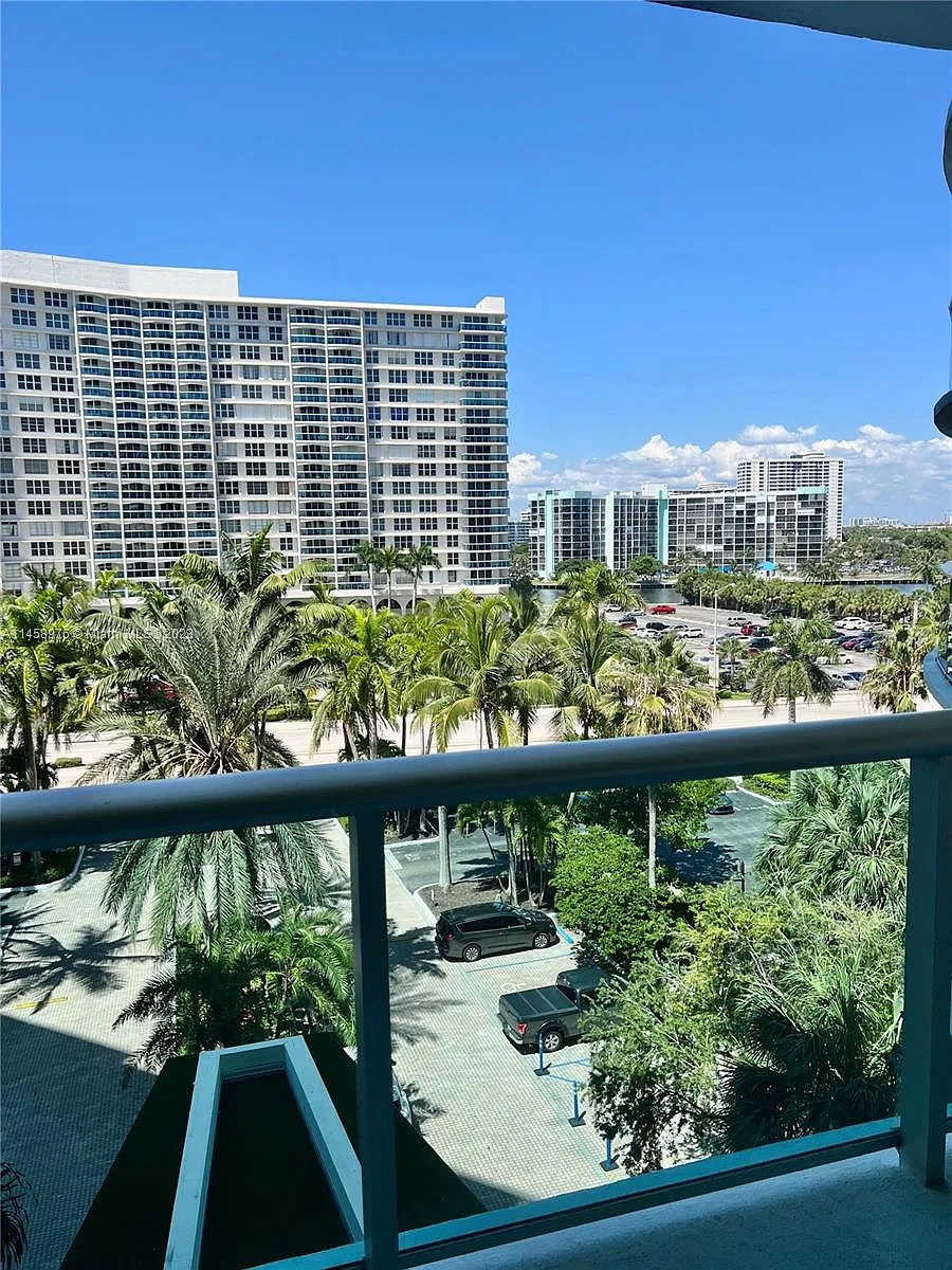 Building Photo - 3801 S Ocean Dr #6S