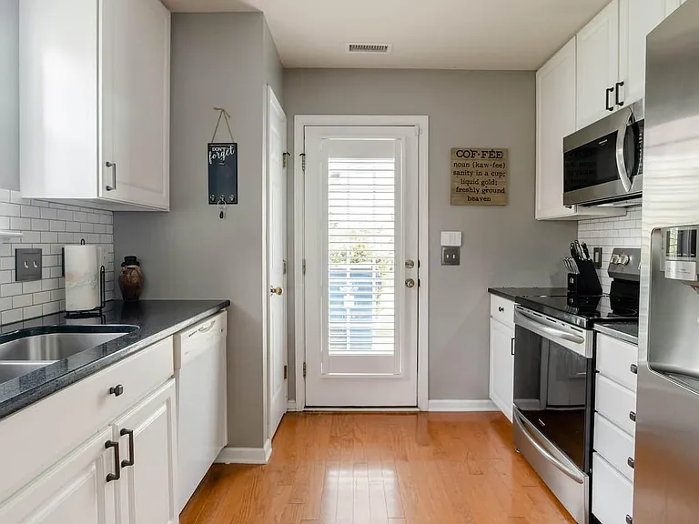 9817 Castain Dr — Photo 6