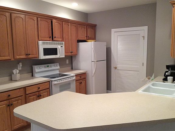 3rd image of 326 Ballston Ave APT 2