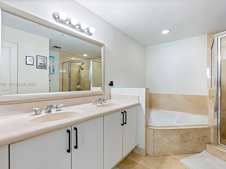 7900 Harbor Island Dr #518 — Photo 10