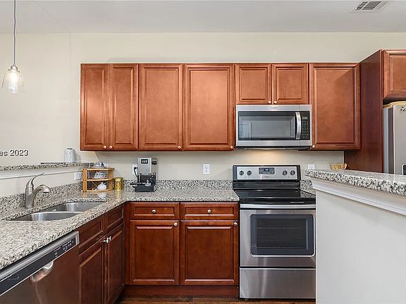 4th image of 341 Dante Cir