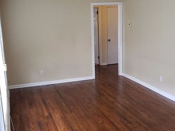 2nd image of 2468 Hammond Pl