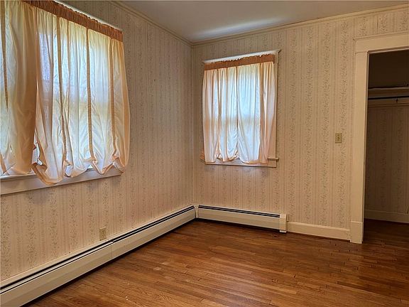 5th image of 904 W White Oak Ave