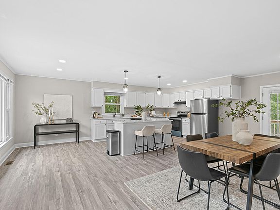 4th image of 914 Edison Rd