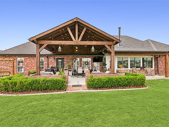 3rd image of 212 River Valley Ct