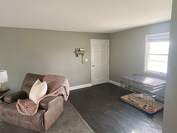 2nd image of 615 Lincoln Way