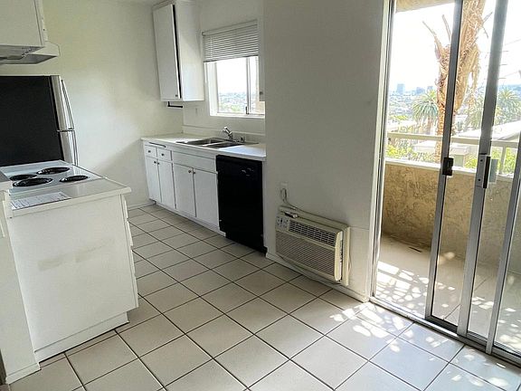4th image of 1011 Palm Ave #205