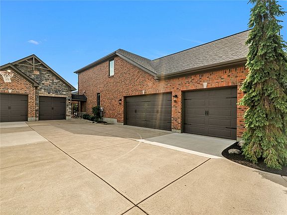 3rd image of 11076 Cold Spring Dr