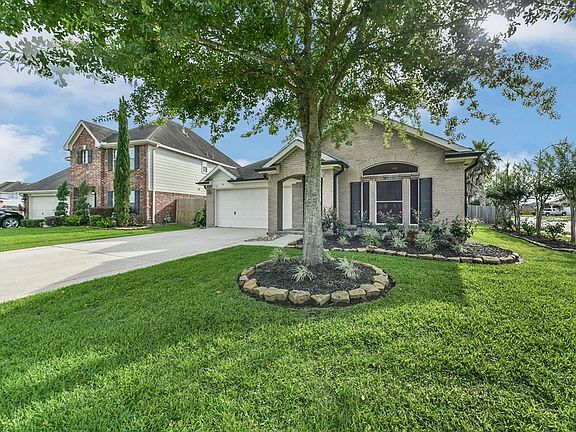 4th image of 2102 Sabine Ct