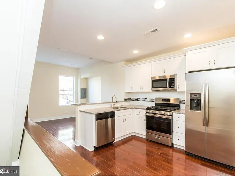 1415 N Lawrence St #2 — Photo 17