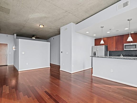 3rd image of 250 Pharr Rd #1914