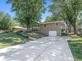 2834 Western Ave N, Roseville, MN 55113