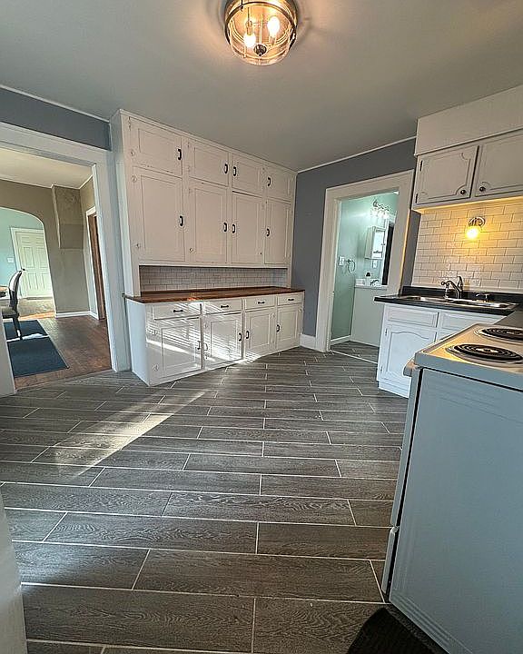 1st image of 407 Fremont Rd