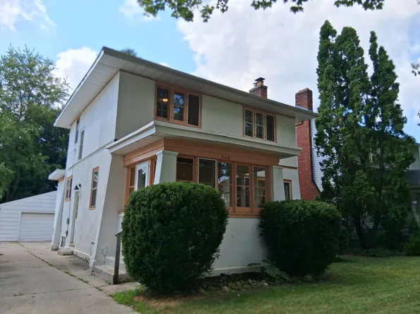 940 Lake Michigan Dr NW, Grand Rapids, MI 49504